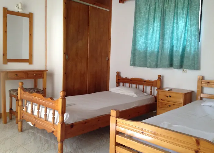 Отель Alexandros *